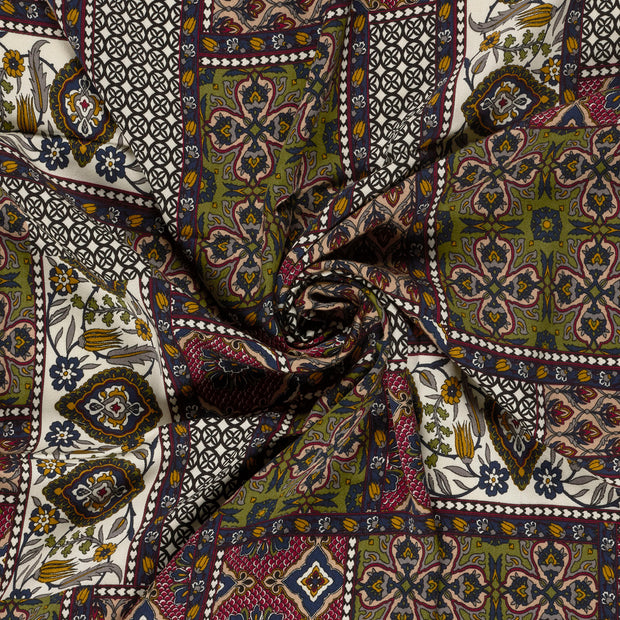 Viscose Satin fabrik Bordeauxrot bedruckt 