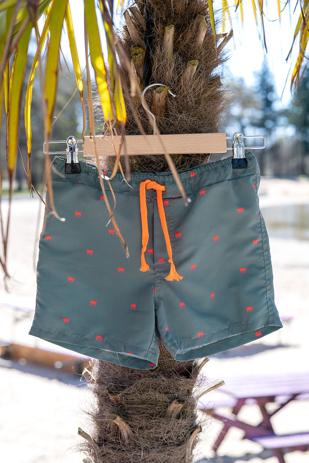 Badeshorts wasserabweisend recycelt fabrik Krabben Olivgrün